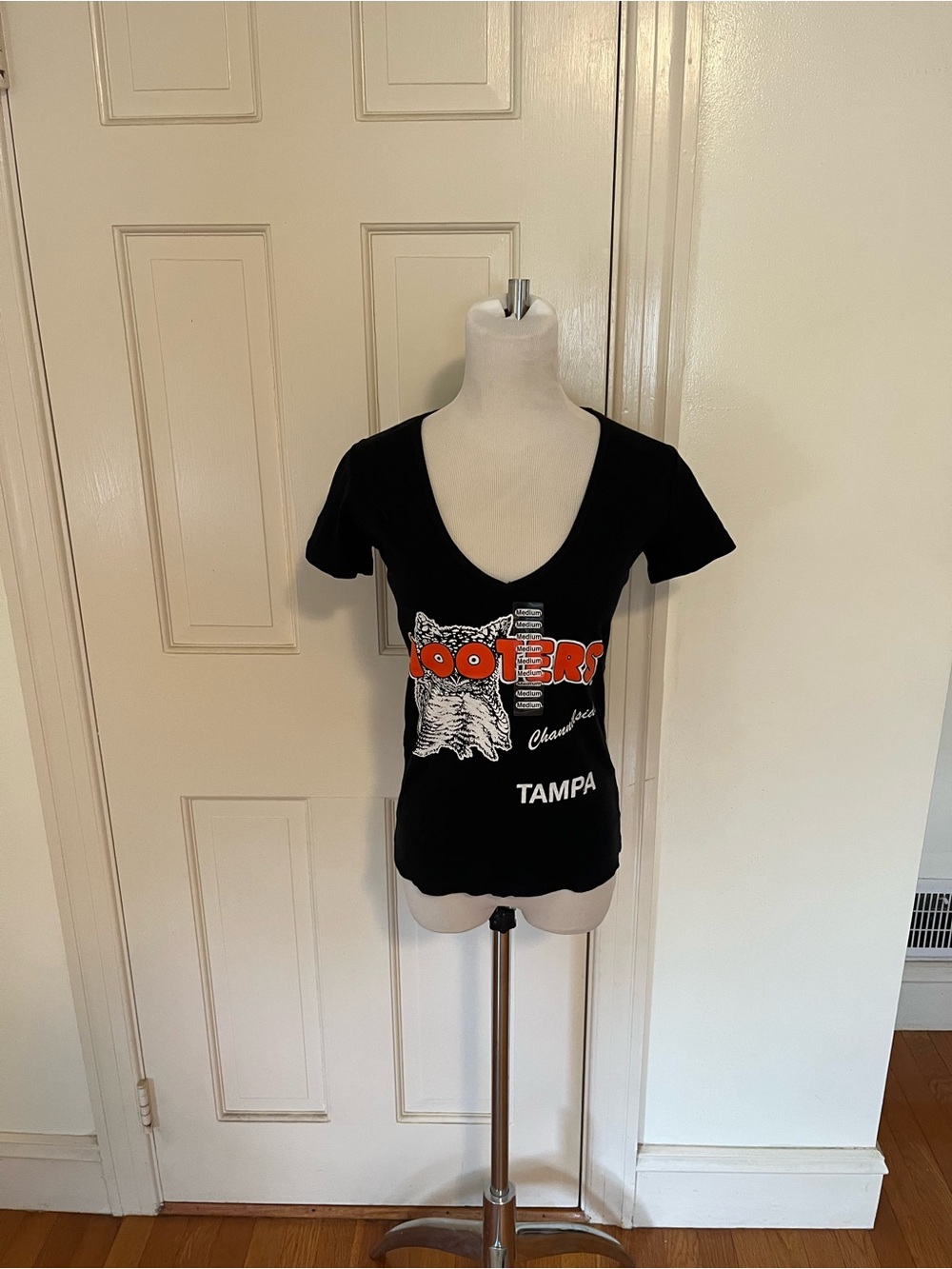 NWOT Hooters V Neck Black Channelside Tampa Tee Shirt M Back Hit